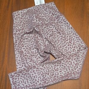 ZYIA Lilac Leggings Women's 6-8 Subtle Sheen Leopard Print 7/8 Length